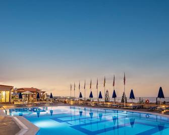 Koni Village Hotel - הרסוניסוס - בריכה