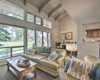 Pagosa Springs Condo Near Springs and Trails! - Pagosa Springs - Living room