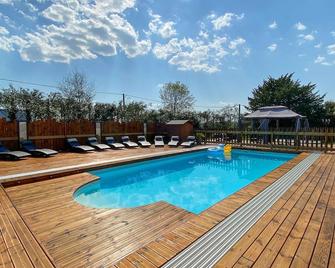Brittany Group - 12/15 people - private Nordic bath and spa - Pontorson - Piscina