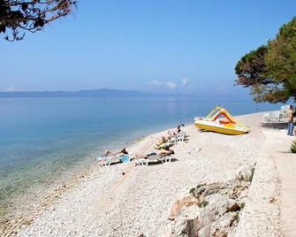Apartments by the sea Igrane, Makarska - 22690 - Igrane