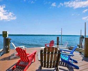 The Lily Pad: Absolutely Stunning Cayuga Lake House! - Interlaken - Balcony