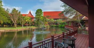 Baan Suchadaa Lampang Resort - Lampang - Balcon