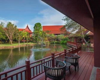Baan Suchadaa Lampang Resort - Lampang - Balcony