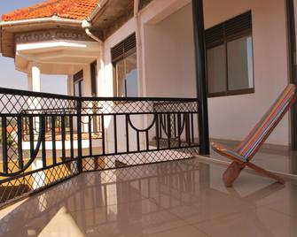 Mowicribs Hotel and Spa - Entebbe - Balkon