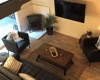 Highlands Houses For Rent - Highlands - Living room