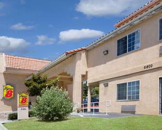 Super 8 by Wyndham Hayward Downtown - Hayward - Bygning
