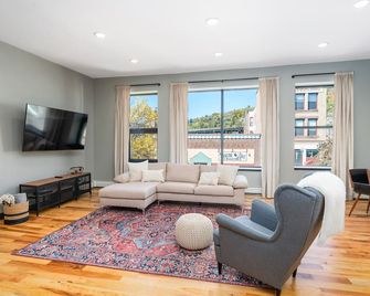 Craft District Loft - Superior - Duluth - Living room