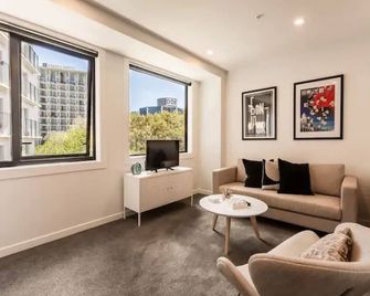 Beautiful 2BR Unit next to Myers Park Zodiak Stays - Auckland - Living room