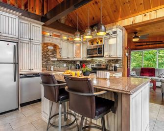 Red Pines Lodge | Spa | Bbq | Riverside - Saint-Alexis-des-Monts - Cuisine