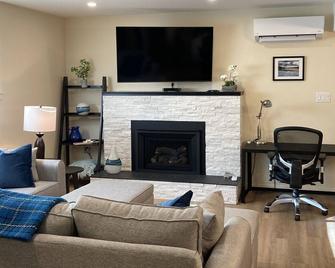 Bright poolside walkout two bedroom basement suite in the Okanagan - Penticton - Living room