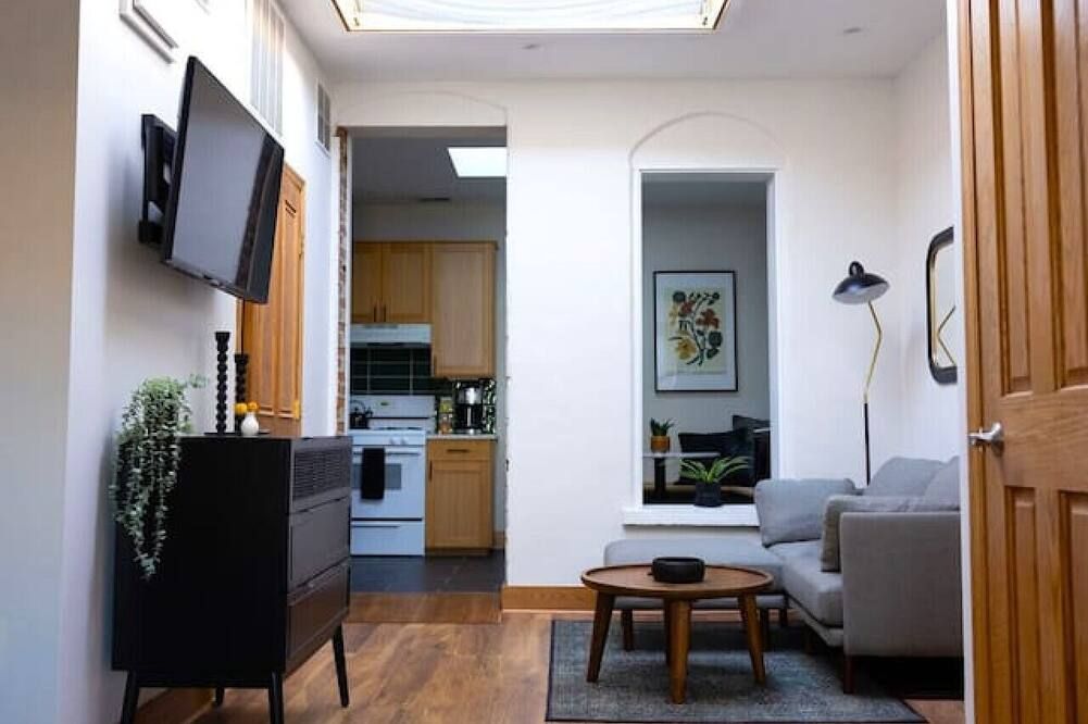Charming And Cozy Studio in Dt Northfiel - Northfield - Huiskamer