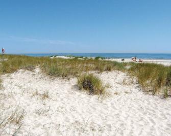 Two-Bedroom Holiday Home In Hollviken - Höllviken - Beach