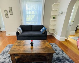 2Br Ground-Floor Apartment In Melrose Park - Elkins Park