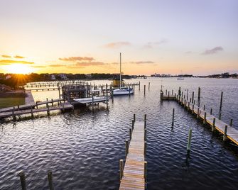 The Ocracoke Harbor Inn - Ocracoke - Vista del exterior