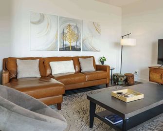 Luxury Coffee Bean Condo - Pool & Stunning View - Baie-Saint-Paul - Obývací pokoj