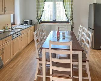 Holiday Home Schönberg With Table Tennis 194 - Schoenberg - Comedor