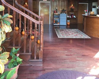 Colts Neck Inn Hotel - Colts Neck - Escaleras