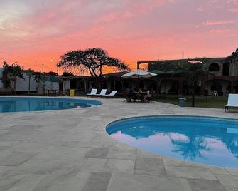 Hospedaje El Cascabel - Chincha Alta - Pool