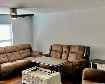 The Winchester - Winchester - Wohnzimmer
