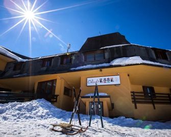 Club Esse Pila 2000 - Pila - Building