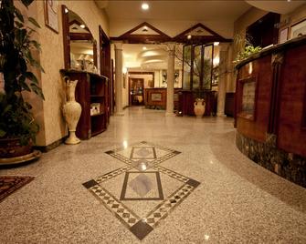 โรงแรมอัมบราพาเลซ - เปสการา - ล็อบบี้