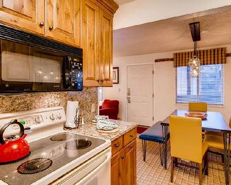 Eagle Point Instant Booking 28% off 2 Bedroom Fri 12/20/24 thru Fri 12/27/24 - Vail - Kitchen