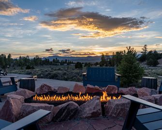 Under Canvas Bryce Canyon - ברייס - בניין