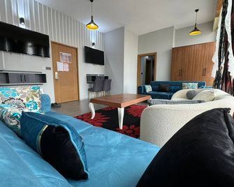 ألباتروس بريميوم أوتل - ياوندى - غرفة معيشة