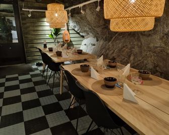 Cave Retreat - Sleeps 2 - Pets - Parking - Wifi - Luleå