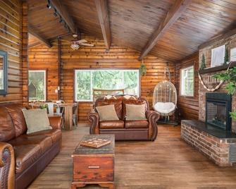 The Alder Lodge - Hot tub, shuffleboard, air hockey, bbq, dogs-ok - Sandy - Sala de estar
