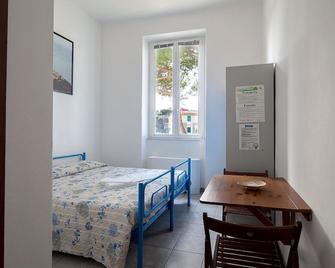 Ostello Corniglia - Corniglia - Bedroom