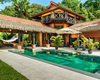 Experience the Pure Life in the Private Jungle Paradise of Ojochal - Punta Mala - Piscina
