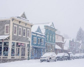 Unique & Modern 3 Br 2Ba Condo- Ski-In Ski-Out Condo - Crested Butte - Building