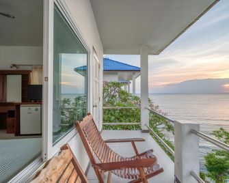 Koh Sichang Unseen - Ko Si Chang - Balcón