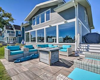 Home on Fox River Modern Decor Style! - McHenry - Innenhof