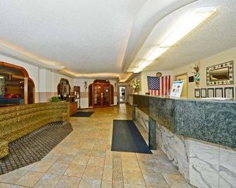 Howard Johnson by Wyndham Benton Harbor - Benton Harbor - Lobby