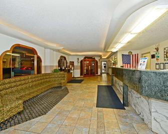 Howard Johnson by Wyndham Benton Harbor - Benton Harbor - Front desk