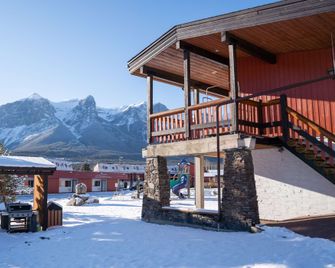 Rocky Mountain Ski Lodge - Canmore - Building