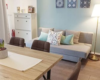 Spacious 3-bedroom Apartment in City Centre - וינה - סלון