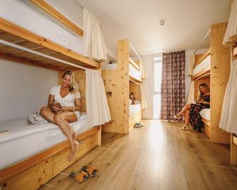 We Hostel Palma - Albergue Juvenil - Palma de Mallorca - Bedroom