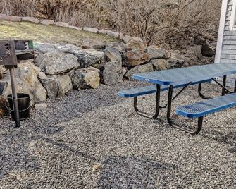 Updated 1900s Home with Fire Pit - Pet Friendly - Mount Desert - Patio
