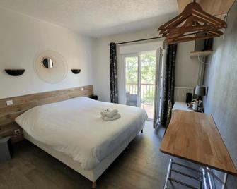 Logis Hôtel Restaurant L'Escapade - Lamastre - Bedroom