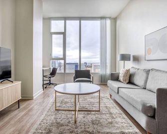 Sunny San Jose 1BR w/ Gym & Pool, good access to 280 & 101, by Blueground - San Jose - Sala