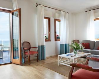 Hotel Punta Nord Est - Castellammare del Golfo - Living room