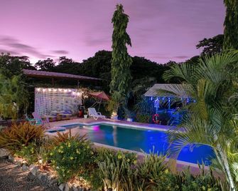 Eco Park Inn - Scarborough - Pool