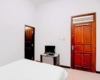 Hotel O Balikpapan near Taman Beruang Madu formerly Palm Cafe Inn - Balikpapan