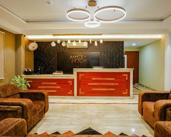 Misty Rock Hotels - Bandipūr - Front desk