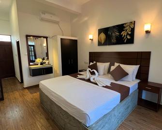 Sea Pink Residence - Bentota - Bedroom