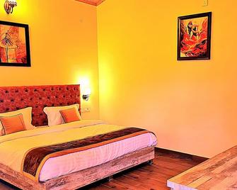Prashanti Farms & Resort - Chalang - Bedroom