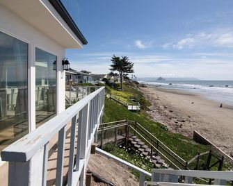 Classic Oceanfront Cayucos Home with Ocean Facing Deck - Cayucos - Balkon